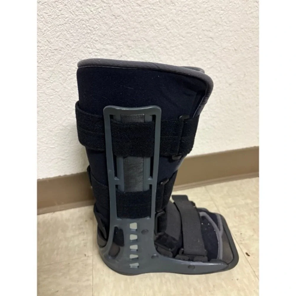 DonJoy MaxTrax Walking Boot - Size Small - Universal Left/Right - Orthopedic Boo